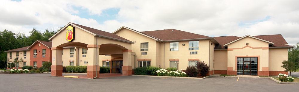 Super 8 By Wyndham On Hotel Cornwall
