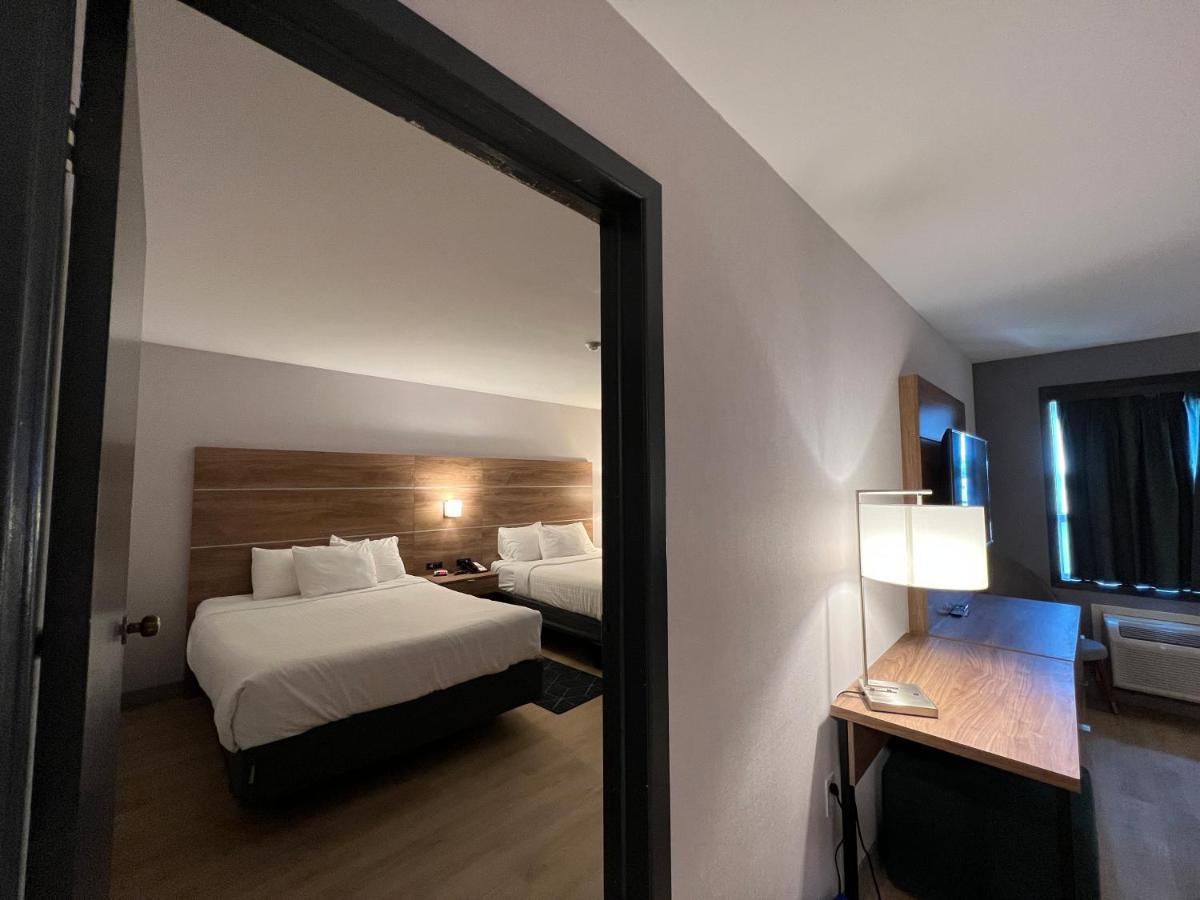 Super 8 By Wyndham On