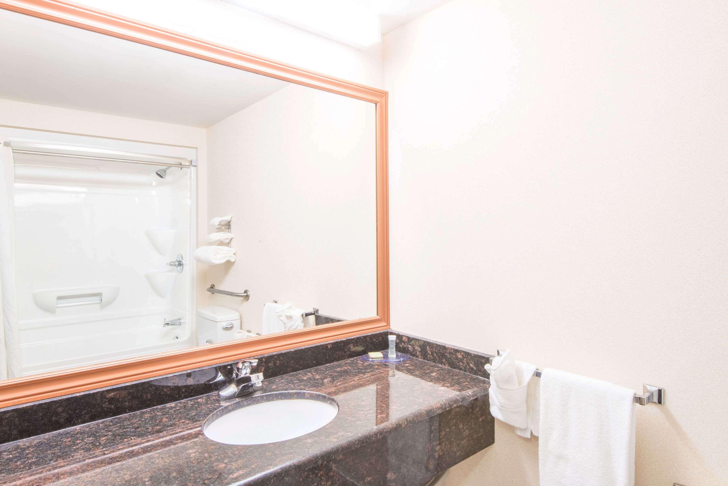 Hotel Super 8 By Wyndham On Cornwall