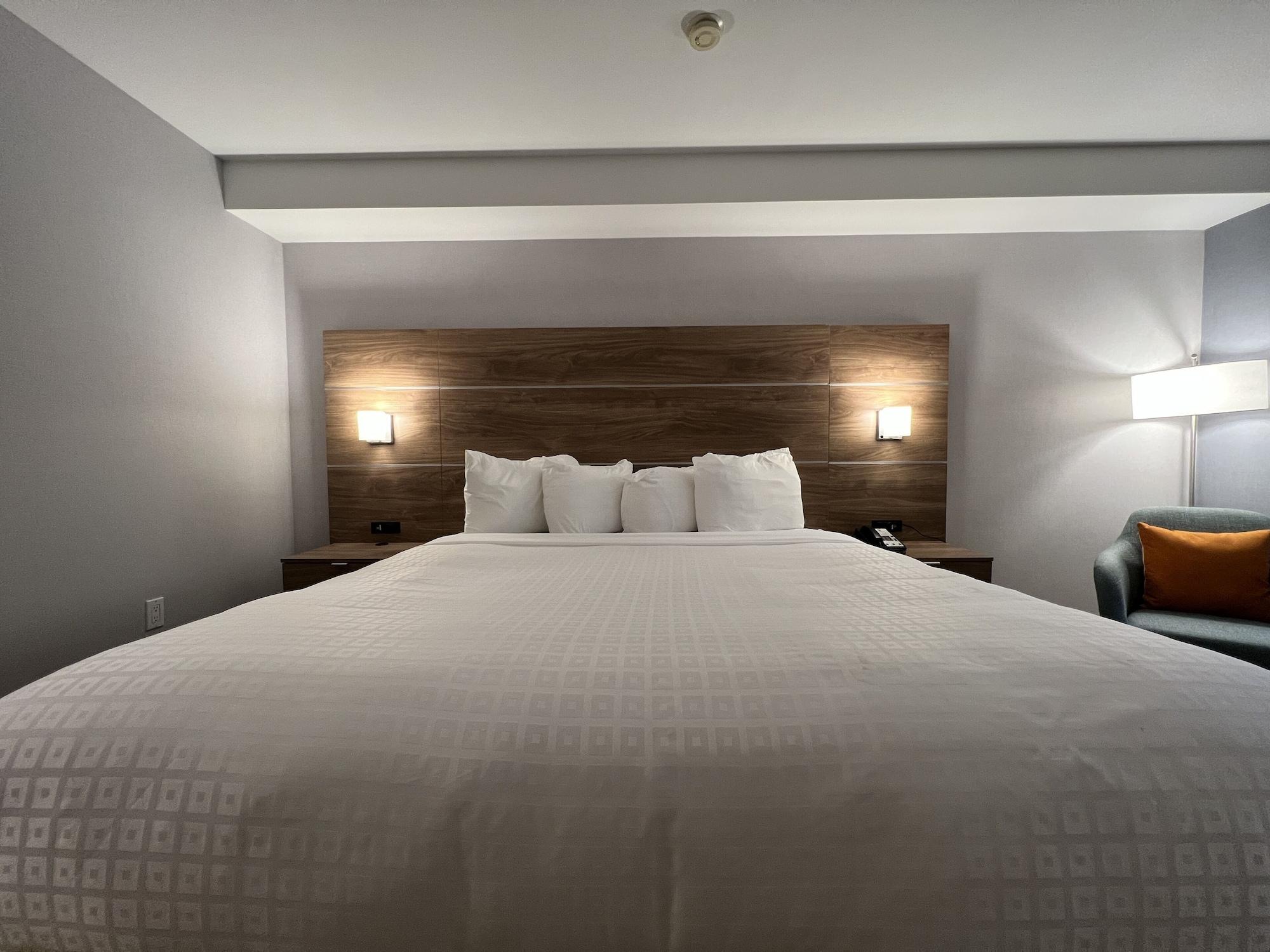 Super 8 By Wyndham On Cornwall