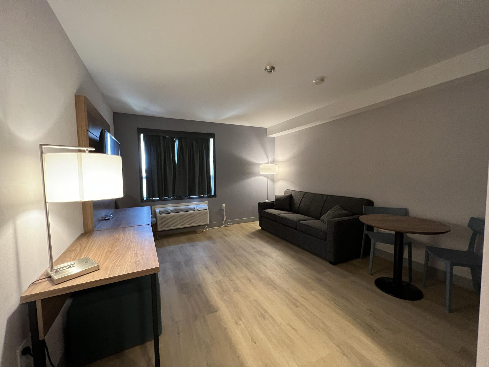 Super 8 By Wyndham On Hotel Cornwall