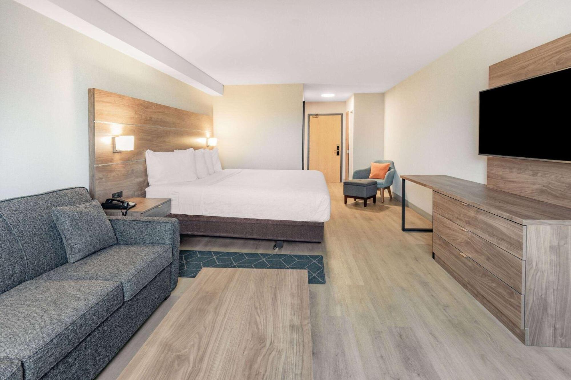Super 8 By Wyndham On Hotel